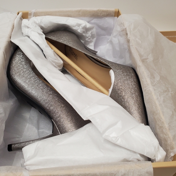 MK Flex Mid Pump Gunmetal Metalic Leather heels 👠 - Picture 5 of 7